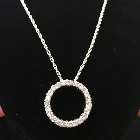 Circle Pendant Necklace - Picture 2 of 4